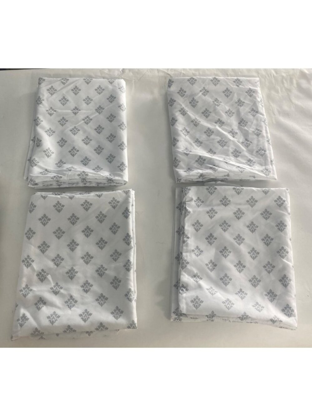 South Point Home Fashions Queen 6 Piece Sheet Set Microfiber Gray Medallion Cost - Picture 2 of 8
